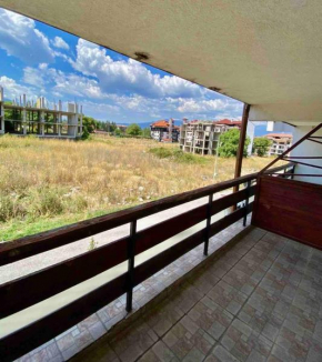 1br Homey Two Floor Apartment - 200mbps Wi-fi